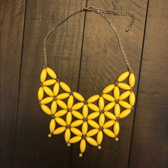 Yellow necklace - Picture 2 of 8
